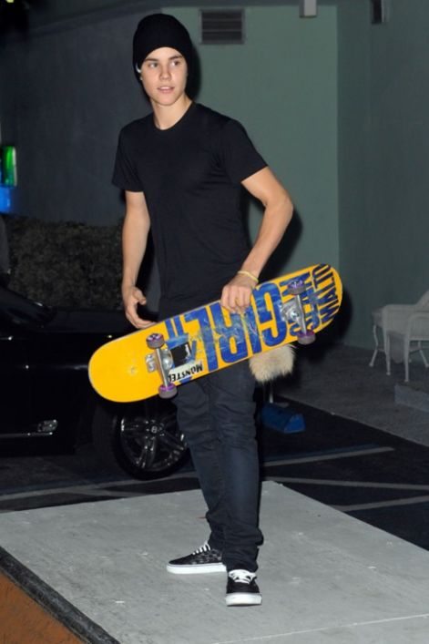 justin-bieber-skateboard-miami--500x750.jpg